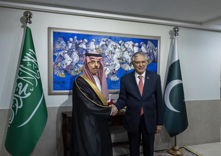 سمو وزير الخارجية ووزير خارجية باكستان يترأسان اجتماع مجلس تيسير الاستثمار الخاص بين البلدين