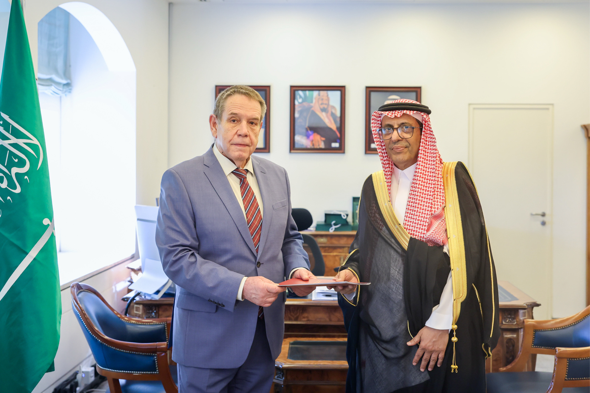 سمو وزير الخارجية يتلقى رسالة خطية من وزير خارجية روسيا 