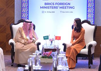  معالي نائب وزير الخارجية يلتقي نائب وزير خارجية جمهورية فيتنام