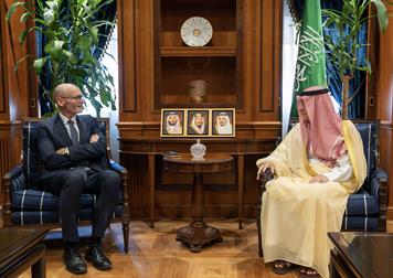 معالي وزير الدولة للشؤون الخارجية عضو مجلس الوزراء ومبعوث شؤون المناخ يستقبل سفير بريطانيا لدى المملكة