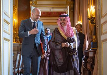 سمو وزير الخارجية يلتقي وزير خارجية فرنسا