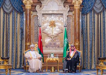سمو ولي العهد يلتقي سلطان عُمان