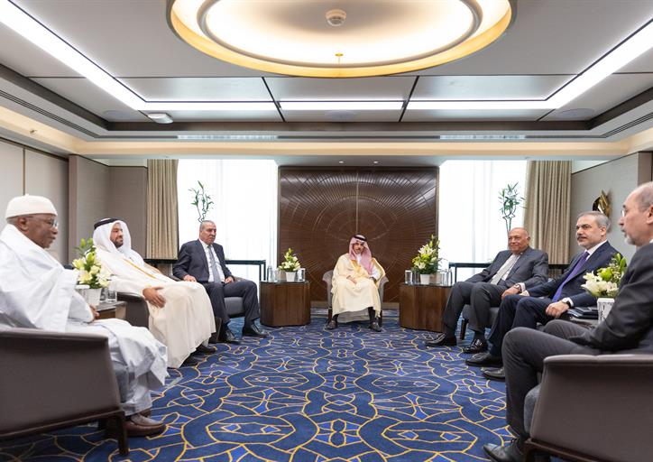 His Highness the Foreign Minister chairs the meeting of the Ministerial Committee assigned by the Joint Arab-Islamic Extraordinary Summit on Developments in the Gaza Strip*